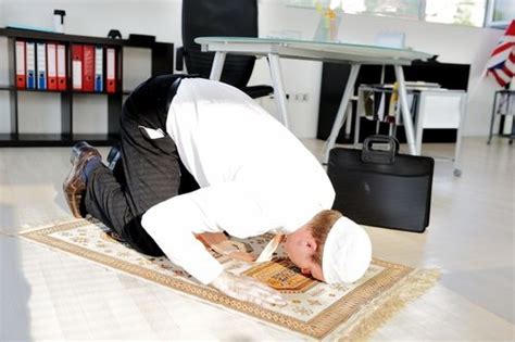 muslim prayer rooms forced  american businesses theyre coming  heres  conservative
