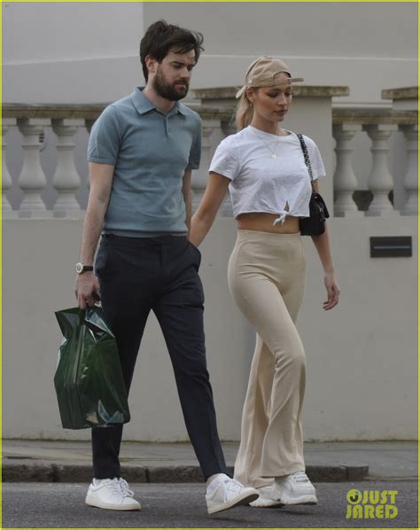 photo jack whitehall holds hands with roxy horner 13 photo 4455631