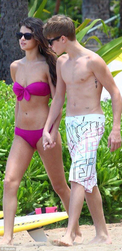 Selena Gomez Dumps Justin Bieber Over New Pals Daily Mail Online