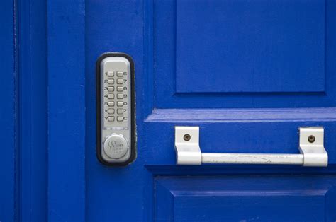 pros  cons  keyless entry systems  rental properties