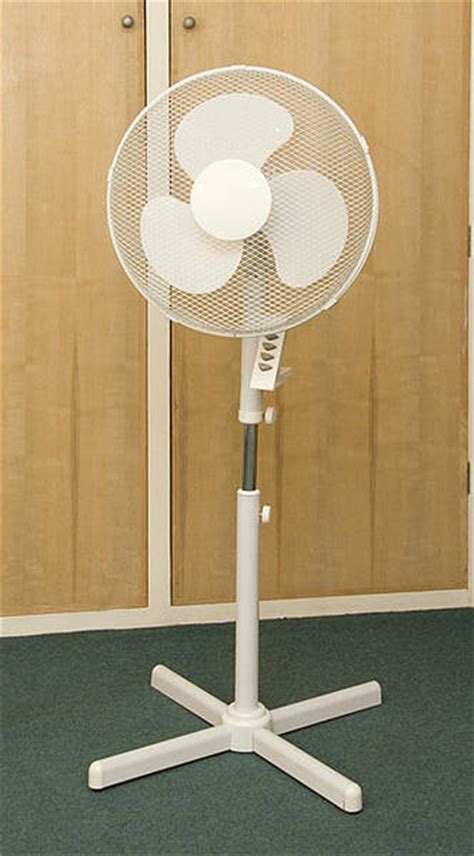 pedestal fan  speed white