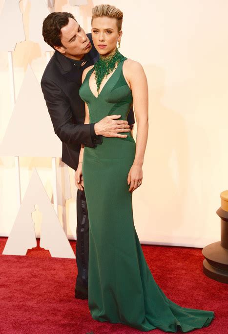 John Travolta Kisses Scarlett Johansson At The Oscars 2015