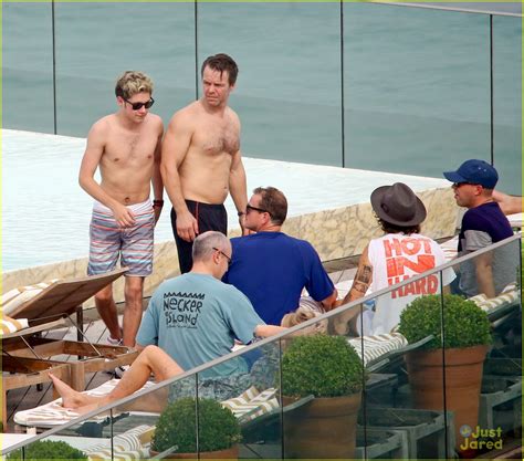 One Direction S Harry Styles And Niall Horan Relax And Go