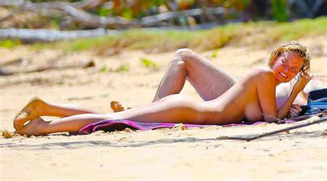 lara bingle nude and topless leaked photos scandal planet