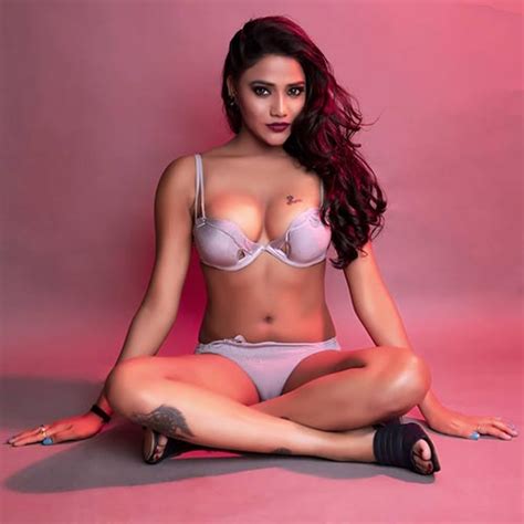 indian sexy celebritys ruks khandagale hot actress indian web series