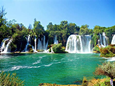 minden nap mas waterfall kravice bosnia  herzegovina
