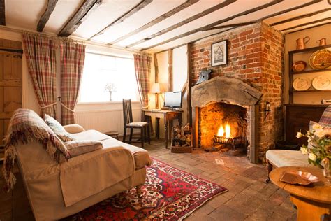 cottage bedroom holiday cottage  long melford suffolk   people
