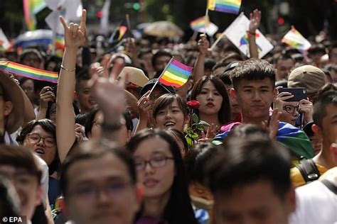 taiwan becomes the first country in asia to legalize same sex marriage
