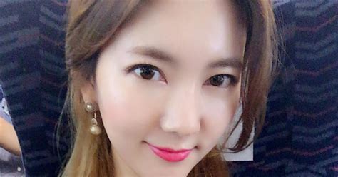 This Korean English Teacher Is Going Viral For Her Beauty And Her