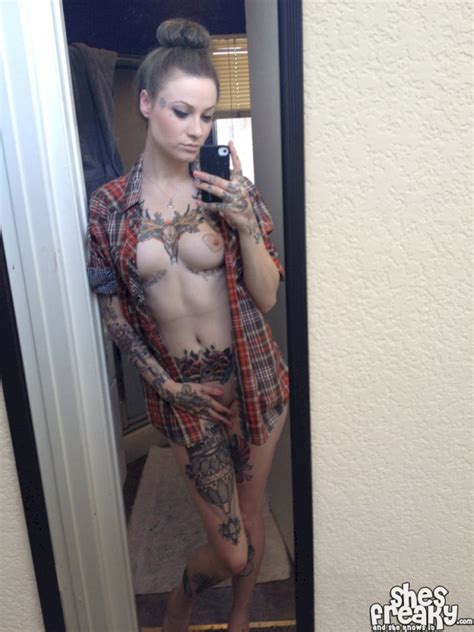 Sexy Girls With Tattoos 17 Shesfreaky
