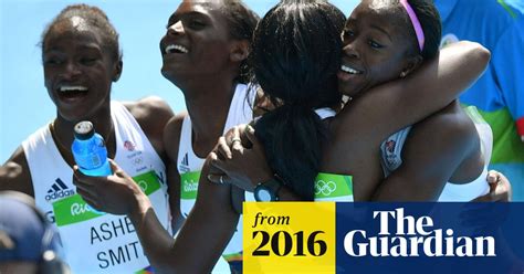 usa women s 4x100 team qualify for final in solo run off after baton
