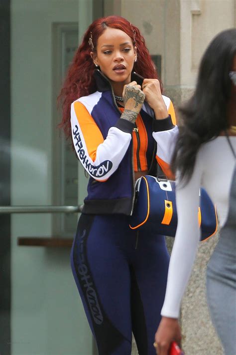 rihanna in tights leaves her appartment in new york 05 13