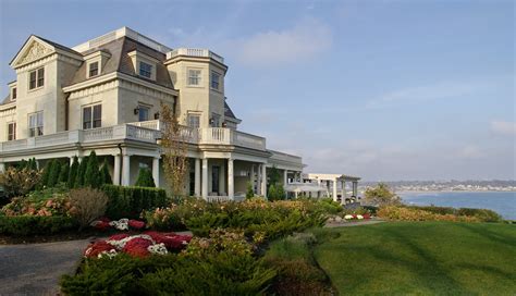 gilded age newport mansions     spend  night