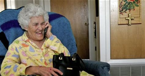 83 year old grandma foils purse snatcher