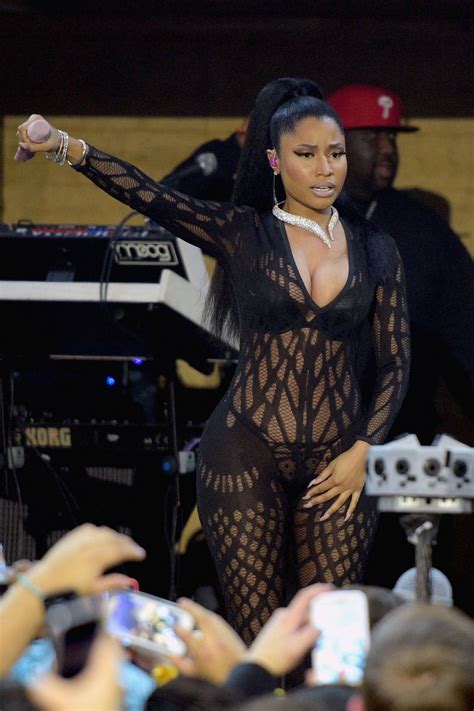 nicki minaj in sexy clothing 5 photos thefappening