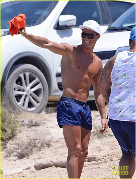 Cristiano Ronaldo Goes Shirtless At The Pool With