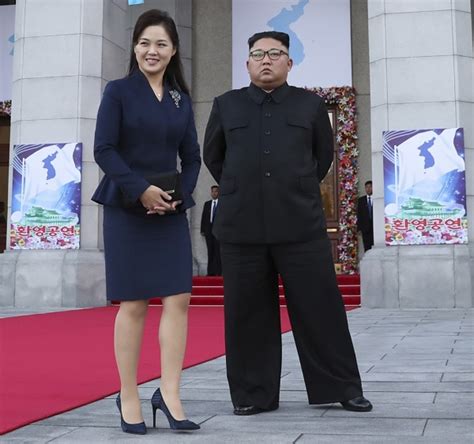 kim jong un s wife makes 1st public appearance after over 1 year