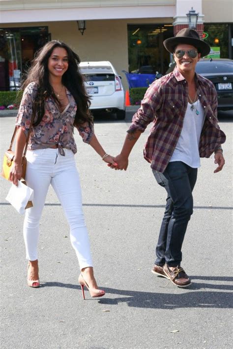 Bruno Mars His Girlfriend Jessica Caban And And Members