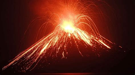 cracks  anak krakatau volcano   landslides cgtn
