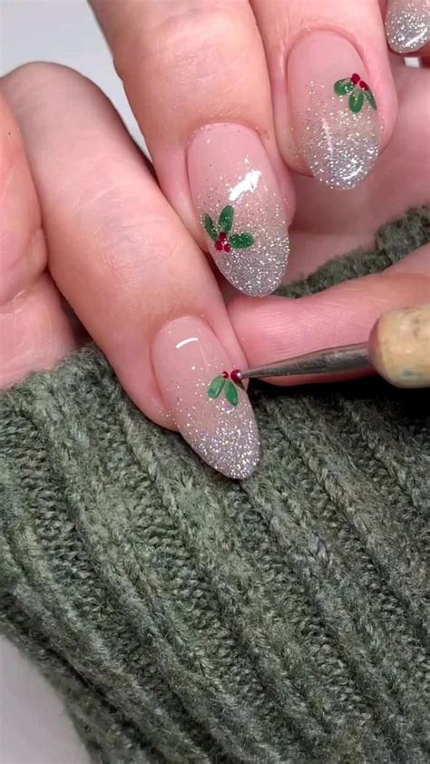 holly xmas nails nail art nail designs