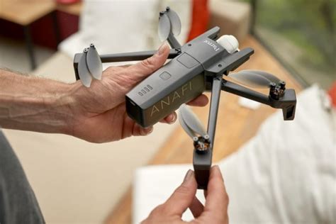parrot unveils compact foldable anafi  drone ubergizmo