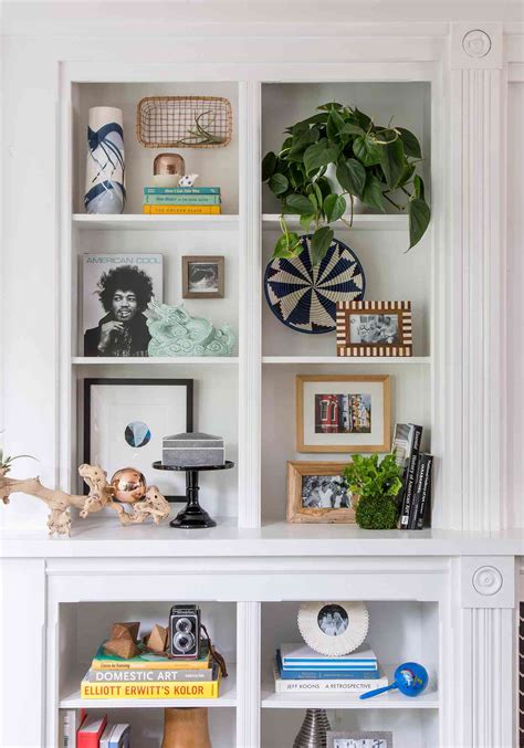 effortless ways  style bookshelf decor  homes gardens