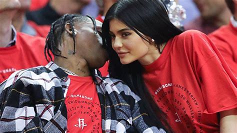 Kylie Jenner And Travis Scott Recreate Cute Basketball 1st Date Photo