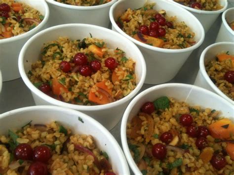 orientalischer bulgur couscous  gewuerze rote zwiebeln moehrchen