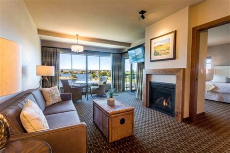 room features lodge at columbia point