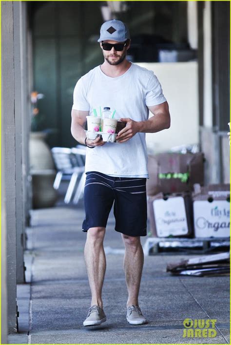 chris hemsworth s massive muscles can barely fit in his shirt photo