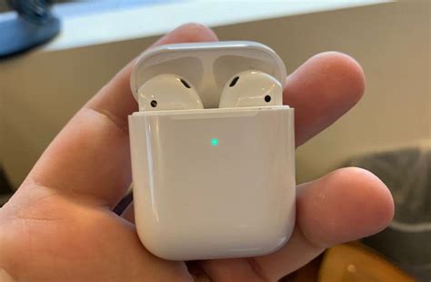 apple airpod batteries   impossible  replace showing