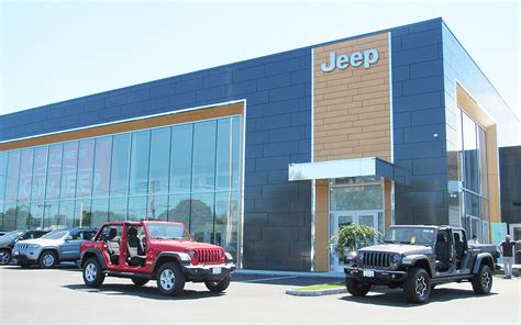 big jeep store opens  pandemic  sales scene automotive news