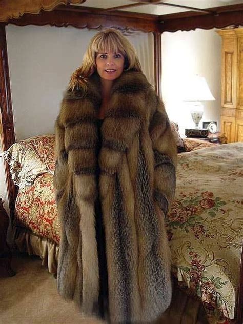 932 Best Hot Women In Fur Images On Pinterest Fur Coats