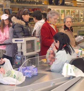lavoratori unicoop apre il supermercato coop  quarrata