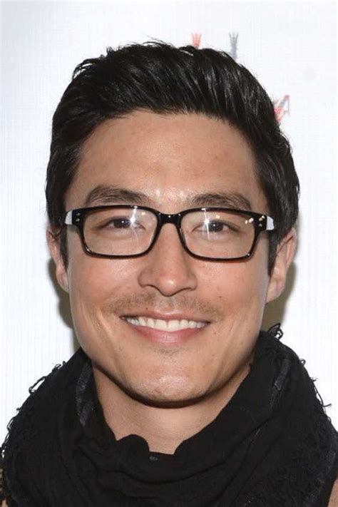 These Male Celebrities Wearing Their Glasses Will Make You Girls Smile