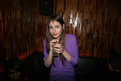 Various Glamour And Sexy Candid Pictures Of Willa Holland