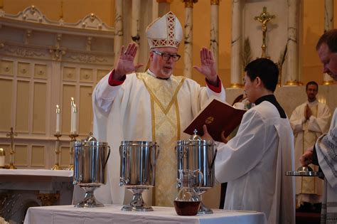 hundreds gather  chrism mass  cathedral roman catholic diocese