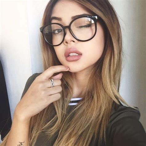 pinterest nuggwifee☽ ☼☾ cute glasses girls with glasses glasses