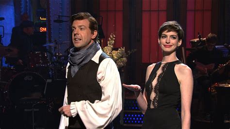 watch saturday night live highlight anne hathaway les