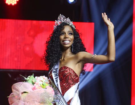 miss república dominicana universo 2019 is clauvid daly missuniverse