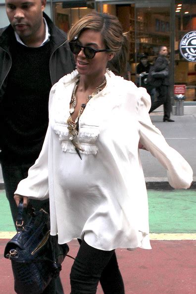 pregnant beyonce knowles leaves  office building  manhattan