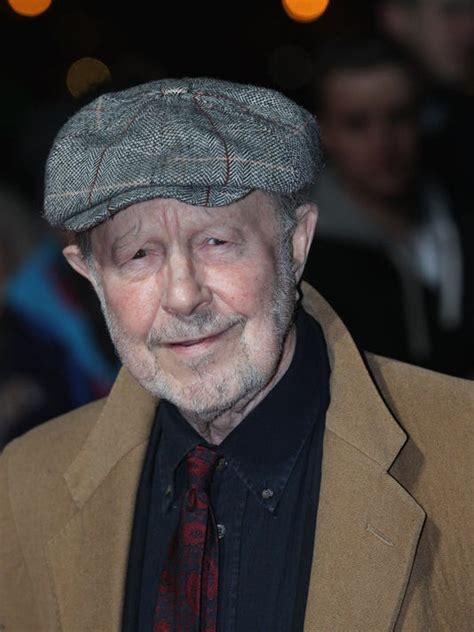 british film director nicolas roeg dies at age 90