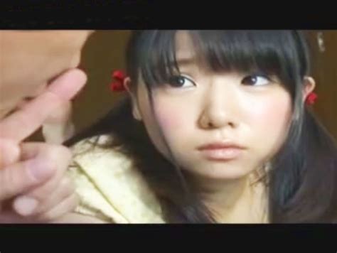 padre japones viola a su hija en el suelo de la casa