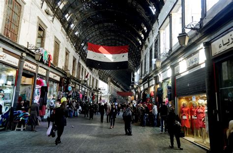 شاهد الصور سوق الحميدية الشعبي في الجزء القديم من العاصمة السورية