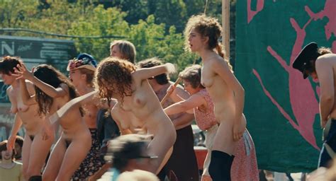 Unknown Desnuda En Taking Woodstock