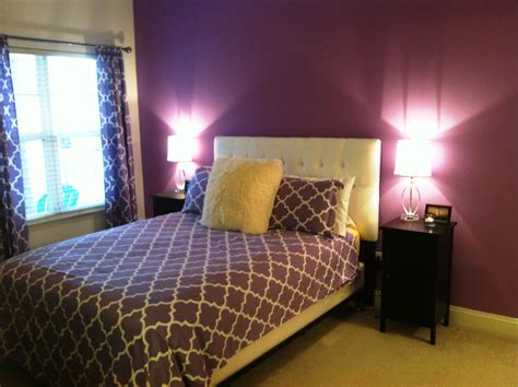 i love this purple bedroom but would it be a good resale wall