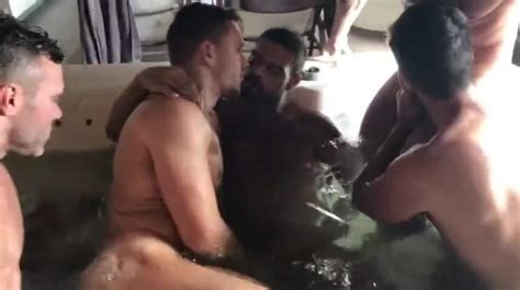 Hot Hunks Suck Each Other Off In Hot Tub Free Gay Porn 5f