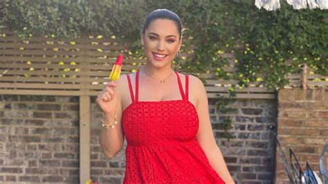 Kelly Brook S New Garden Feature At £3million London Home Is Unreal