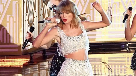 Taylor Swift S Hilarious Interlude During Shake It Off