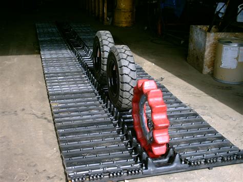 rubber tucker tracks  track systems int